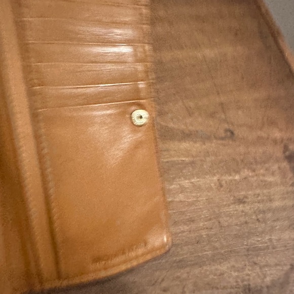 Michael Kors ⚜️ Camel Colored full sized wallet with gold accents - Picture 3 of 12
